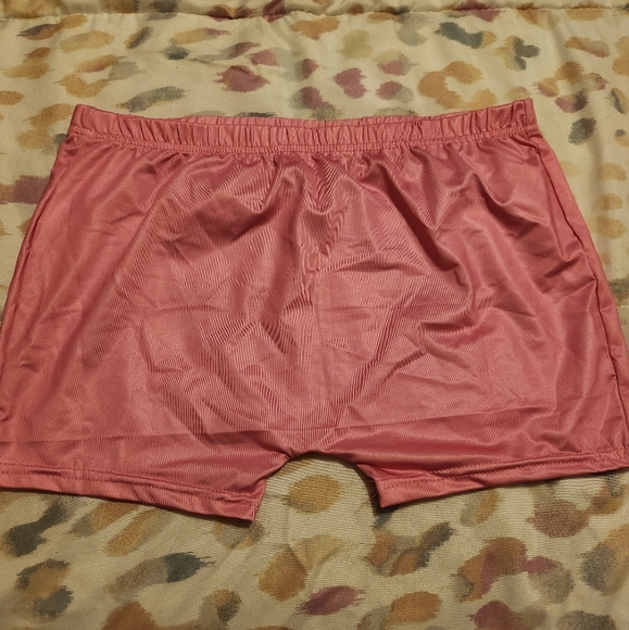 Shorts - Picture 2 of 3